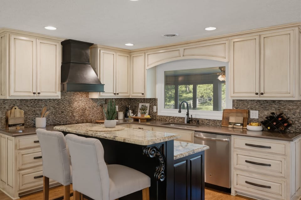 House, 5 Bedrooms | Private kitchen | Coffee/tea maker, fridge, oven
