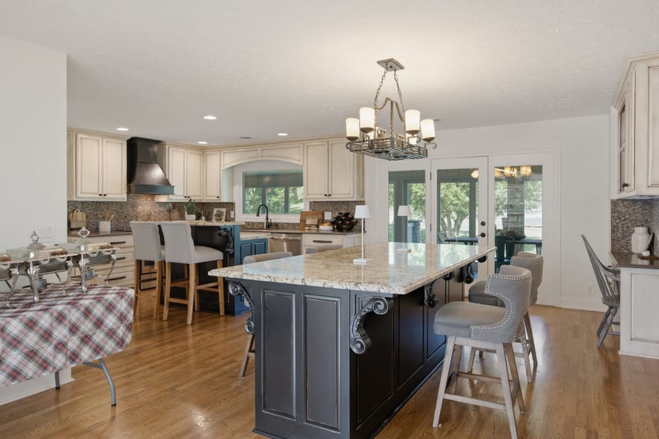 House, 5 Bedrooms | Private kitchen | Coffee/tea maker, fridge, oven