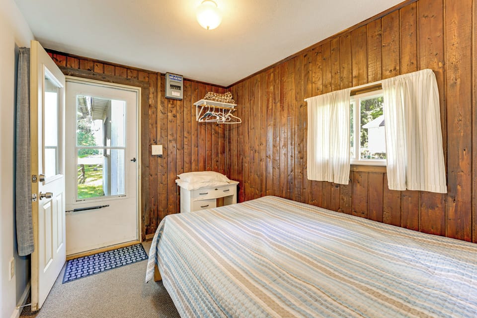 Pet-friendly Bass Lake Cabin: Beach & Boat Dock Cottage in Michigan