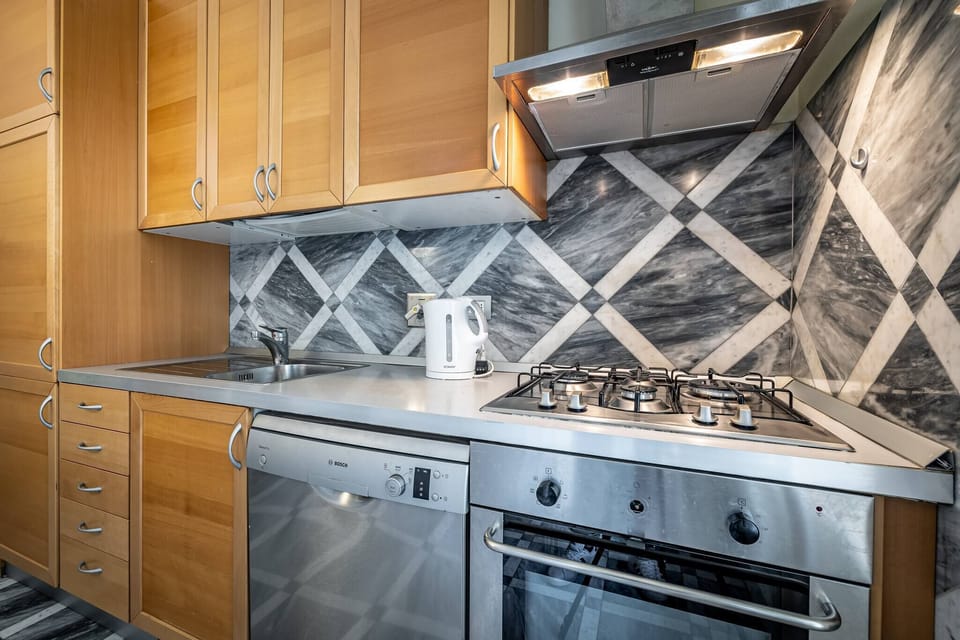 Apartment, 4 Bedrooms, Jetted Tub | Private kitchen | Coffee/tea maker, full-size fridge, microwave, stovetop