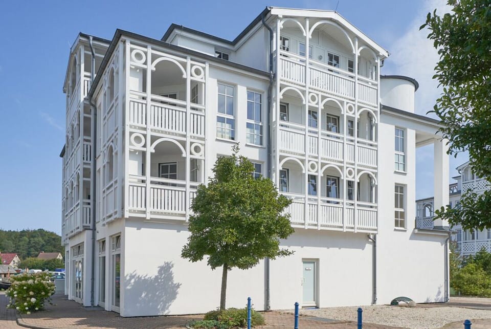 Ferienwohnung mit Balkon und Schwimmbadnutzung in Sellin Apartment in Sellin