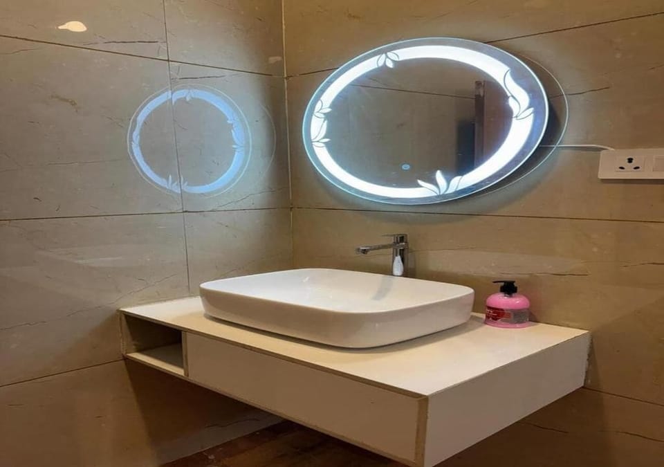 Standard Bungalow, Pool View | Bathroom | Free toiletries, soap, shampoo, toilet paper