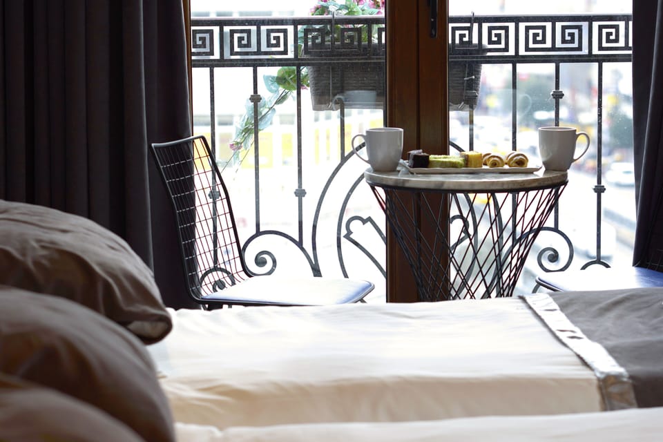 Premium bedding, down comforters, minibar, in-room safe