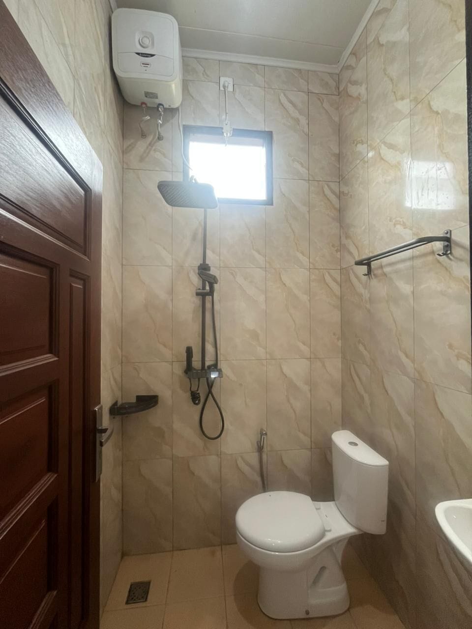 Deluxe Double Room | Bathroom | Shower, towels, soap, toilet paper