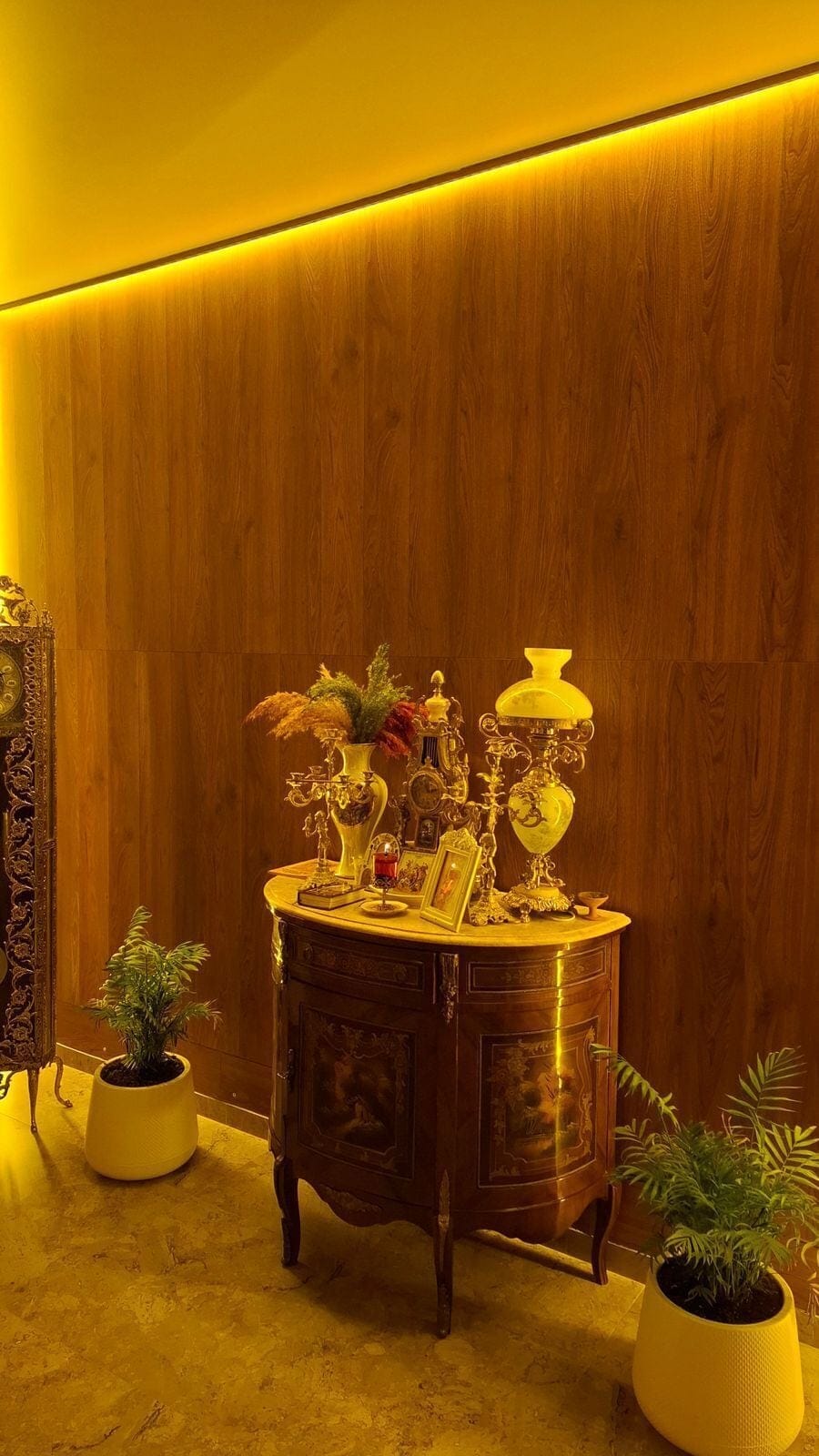 Luxury Apartment, Balcony, Sea View | Minibar, WiFi (free), bed sheets