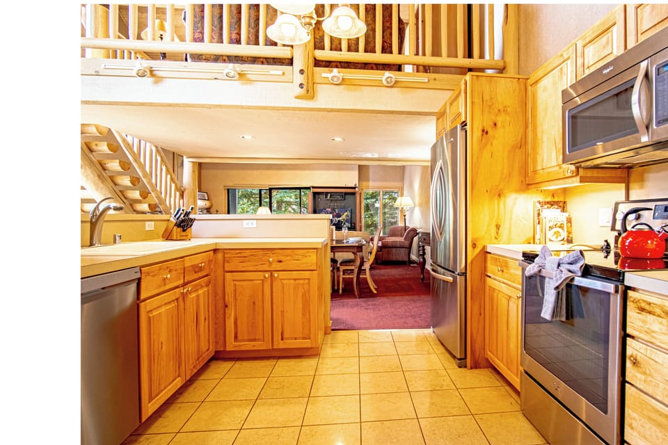 Condo, Multiple Beds, Mountain View (Fairway Nine 4338) | Private kitchen | Coffee/tea maker
