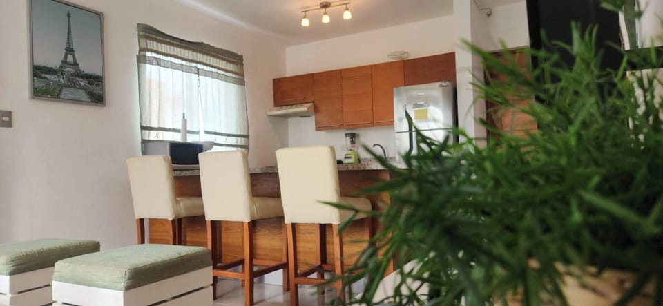 Apartment, 2 Bedrooms | Dining room