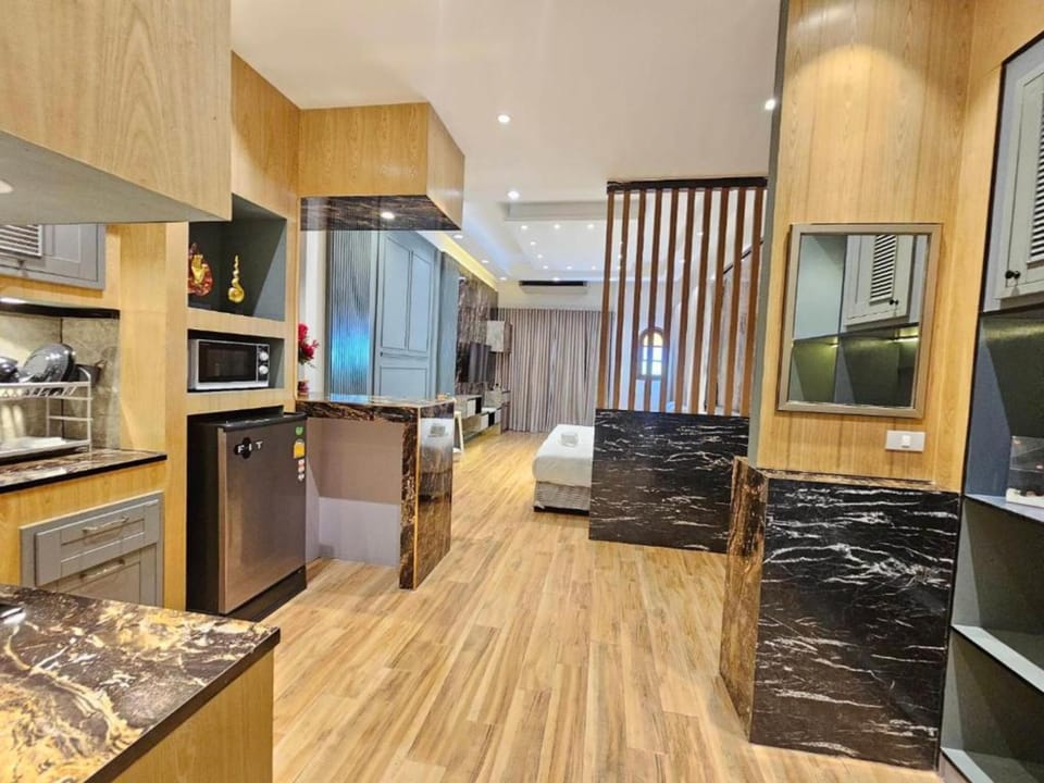 Studio, City View | Interior