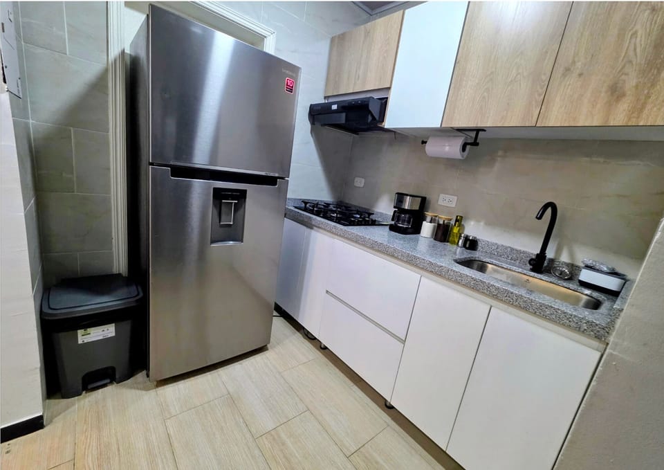Deluxe Apartment, Private Bathroom, Garden View | Private kitchen