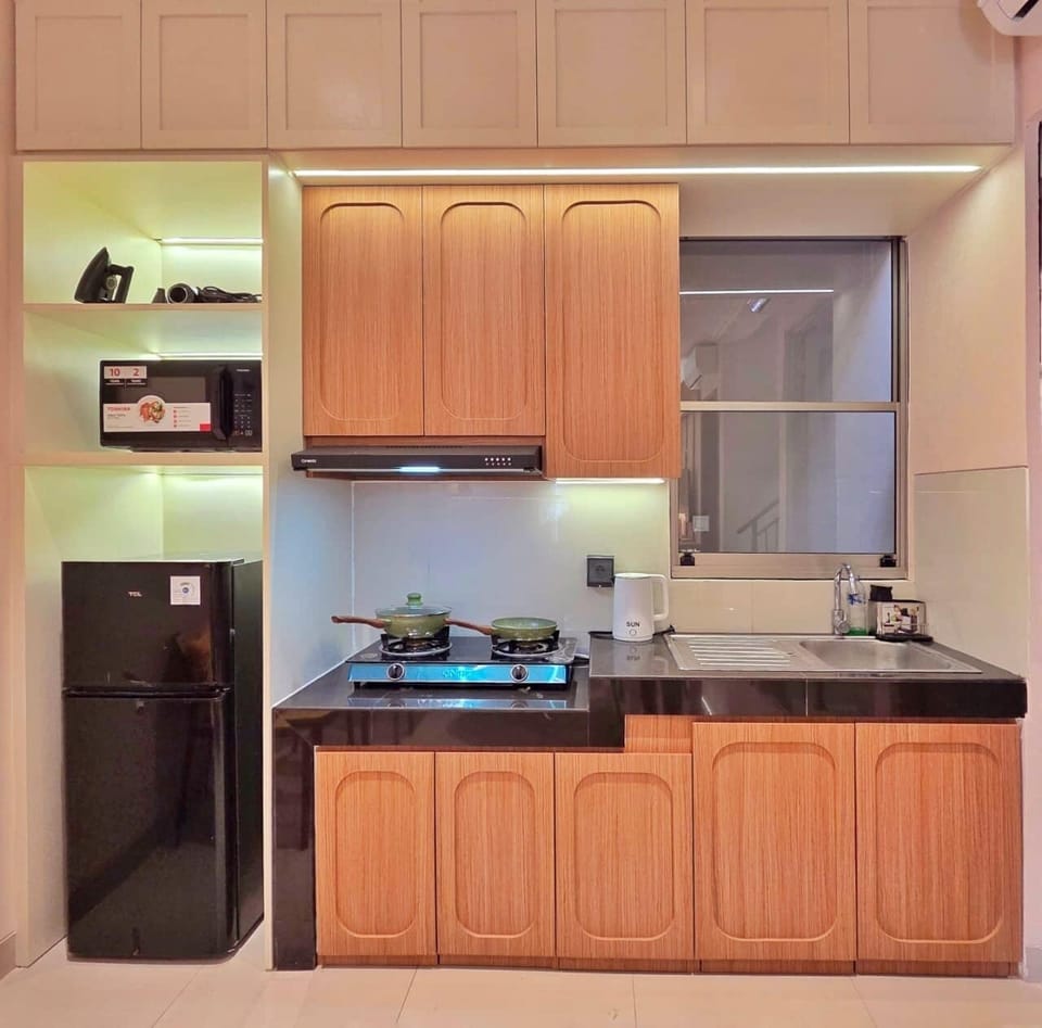 Apartment, 3 Bedrooms, Non Smoking | Private kitchen | Fridge, microwave, stovetop, cookware/dishes/utensils