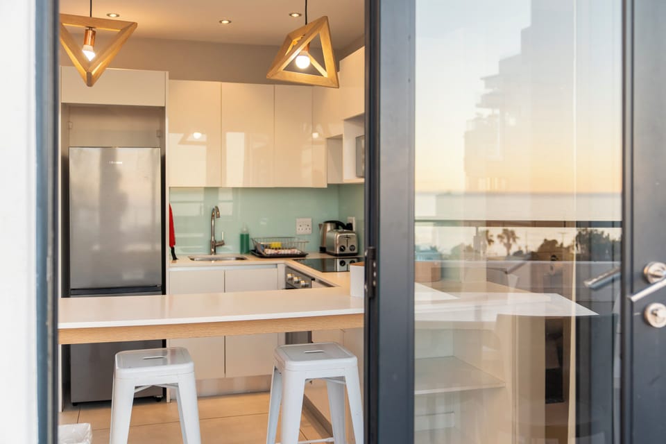 Deluxe Double Crash Pad | Premium bedding, in-room safe, free WiFi, bed sheets