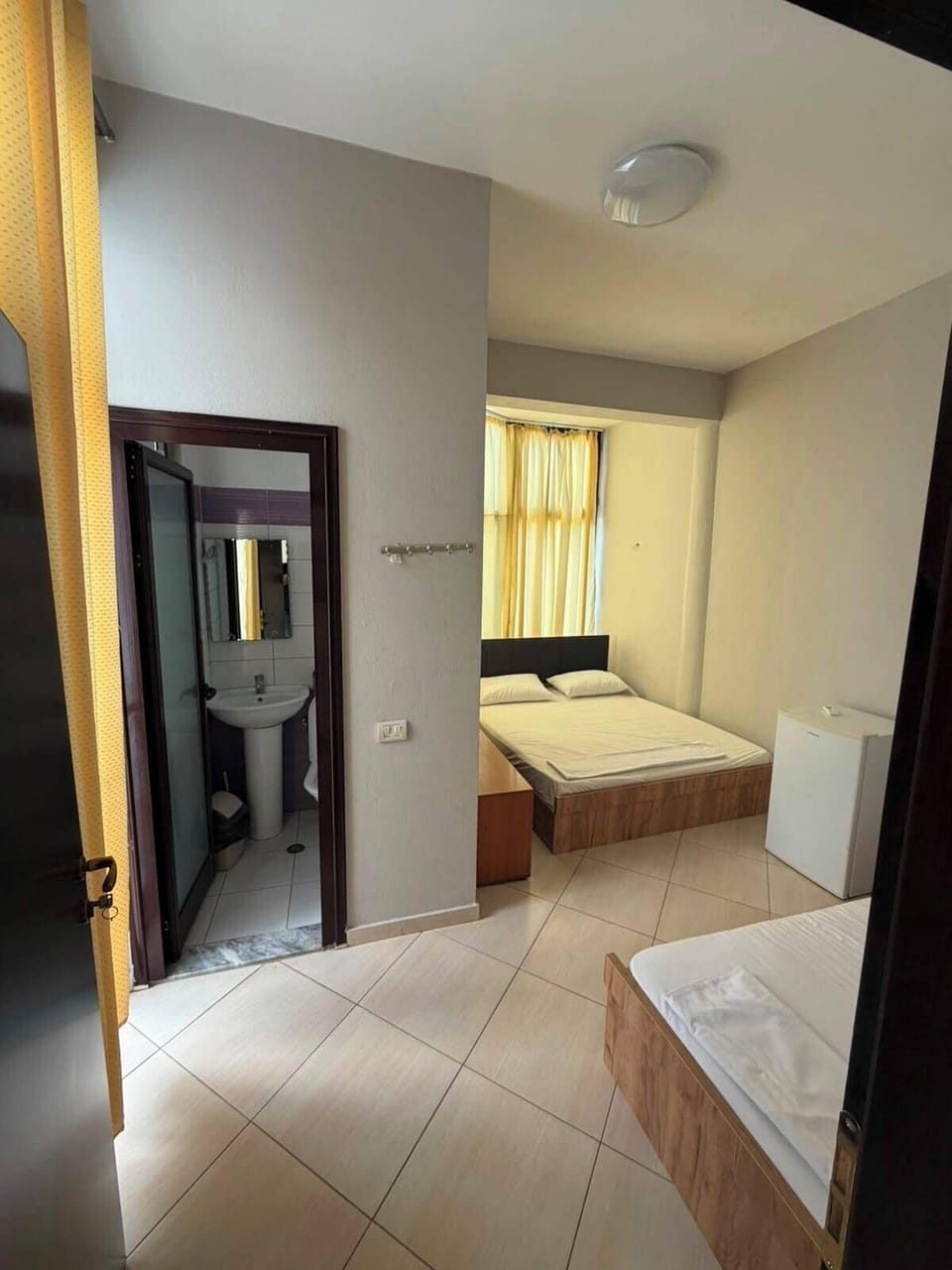 Triple Room | WiFi (free), individually furnished, bed sheets