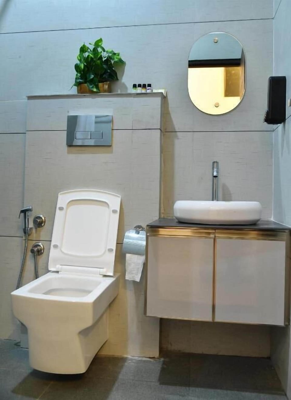 Deluxe Double Room, 1 King Bed, Mountain View | Bathroom | Shower, towels, soap