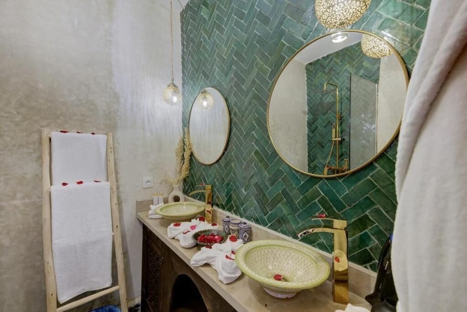 Standard Double Room | Bathroom