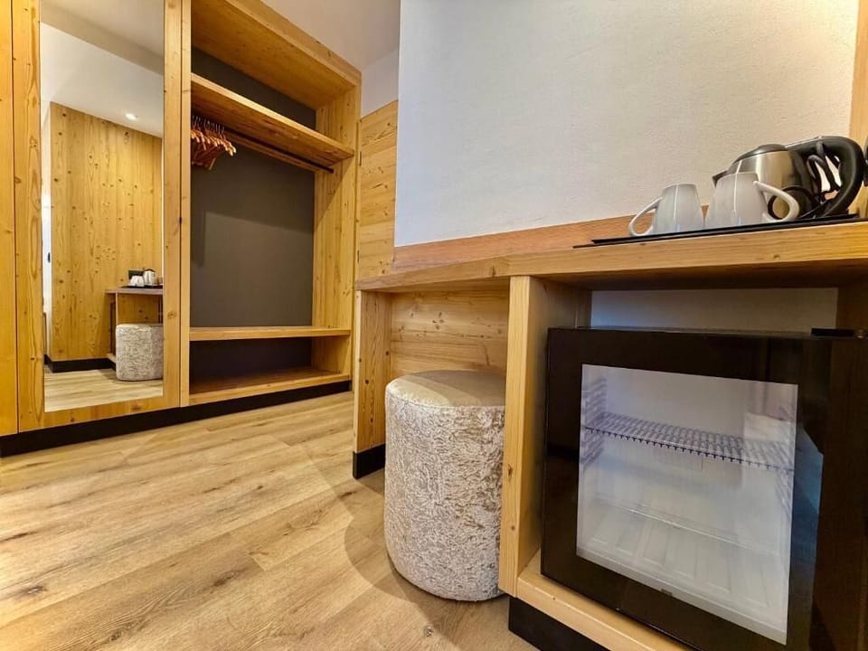 Superior Quadruple Room, Balcony, Mountain View | Interior