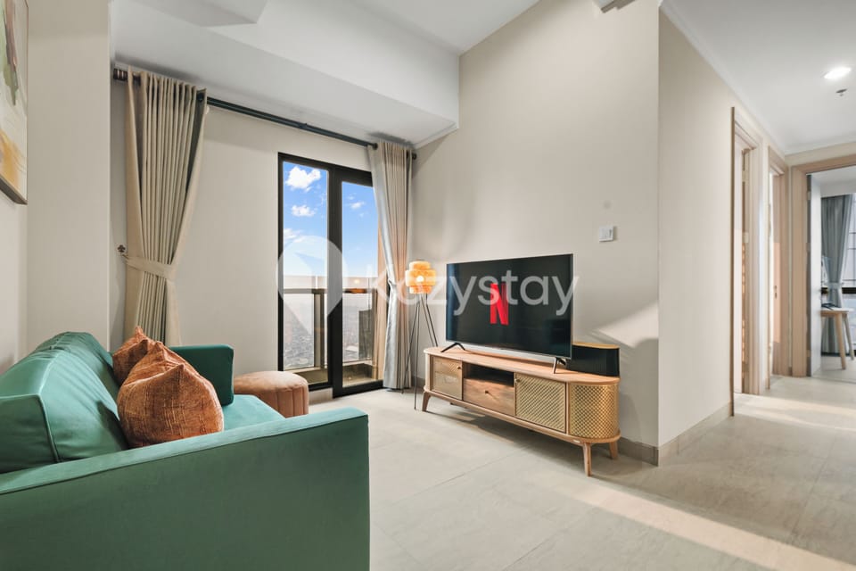 Apartment, 3 Bedrooms, City View | Living area | 43-inch Smart TV with cable channels, Netflix, streaming services