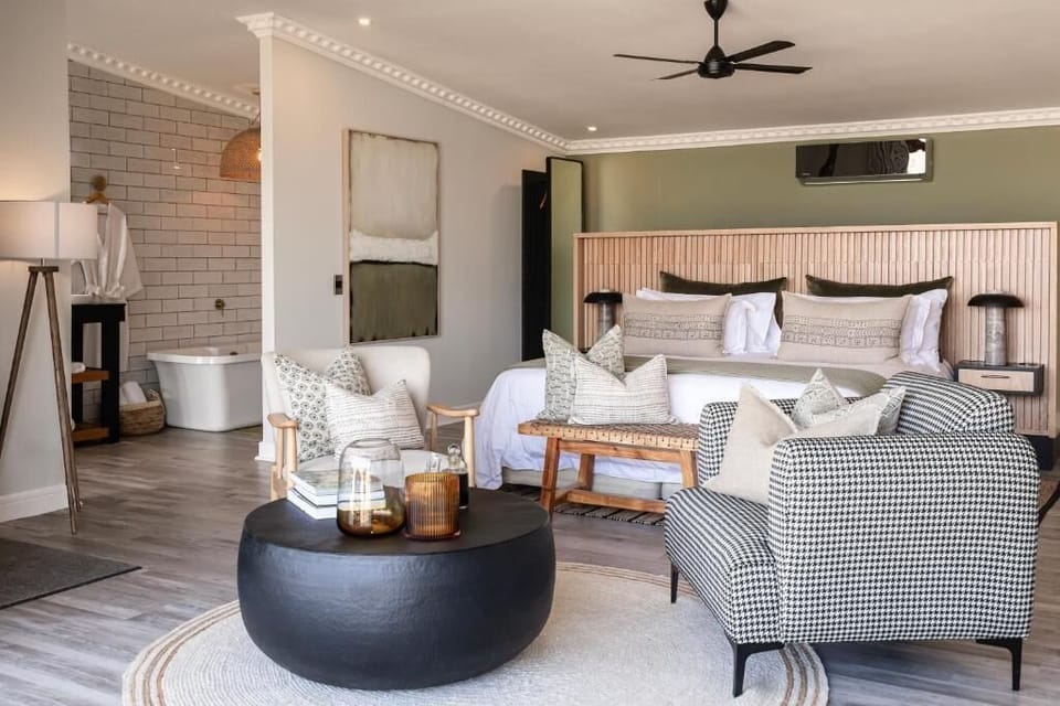 Signature Suite | In-room safe, blackout drapes, WiFi (free), individually furnished