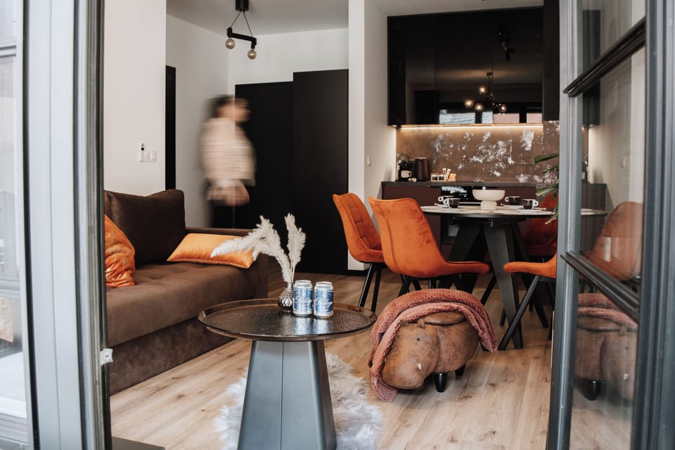 Deluxe Apartment, Courtyard View | Living area