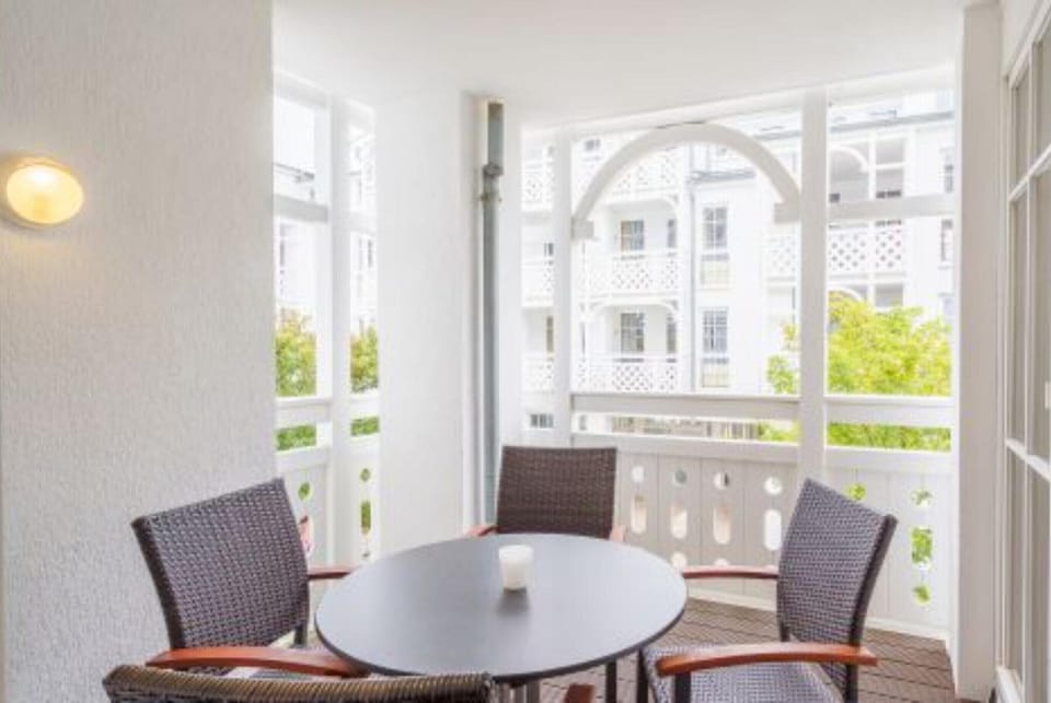 Apartment | Dining