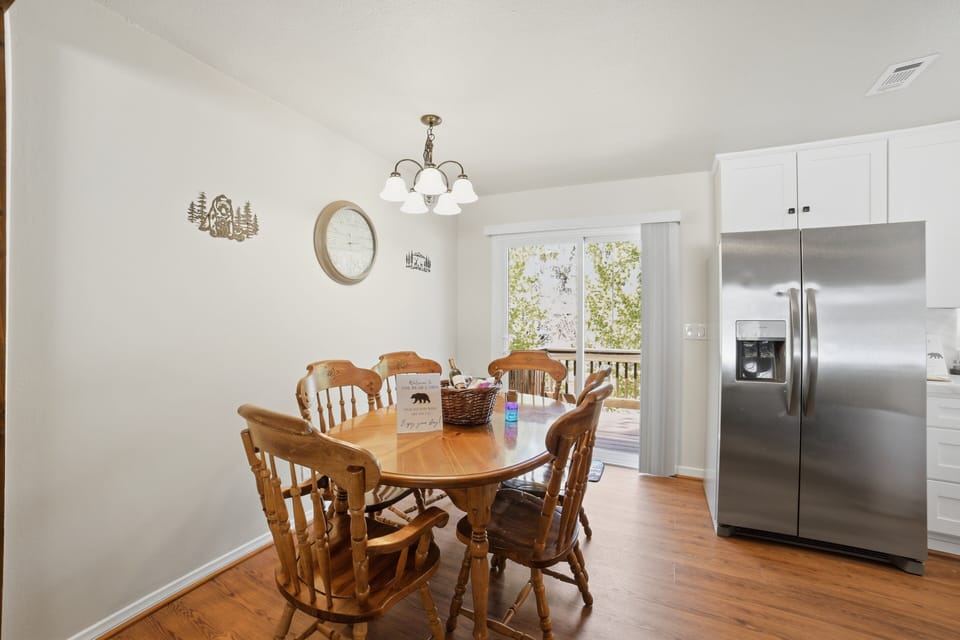 House, 5 Bedrooms | Dining