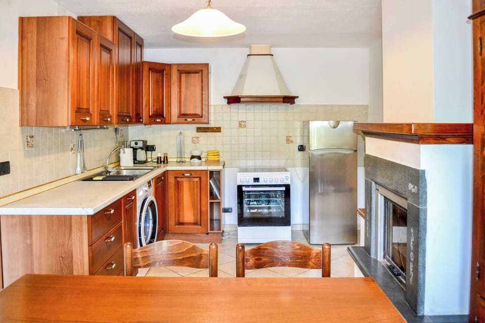 House, 3 Bedrooms, City View | Private kitchen