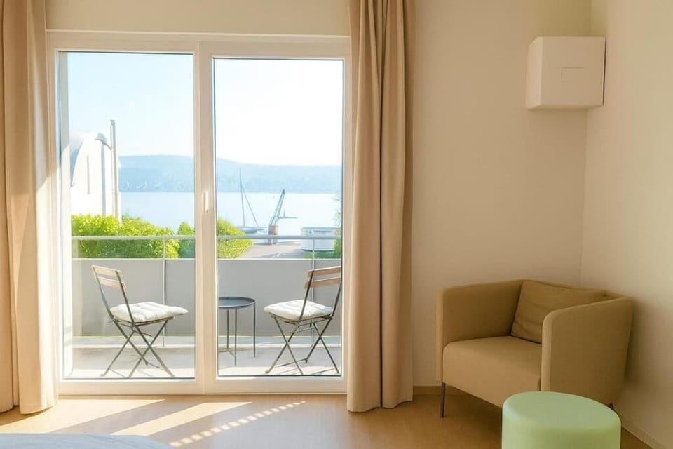Apartment, 4 Bedrooms, Smoking | Interior