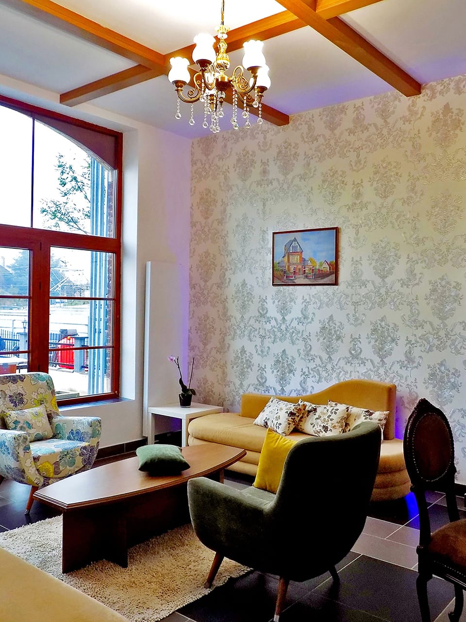 Lobby lounge