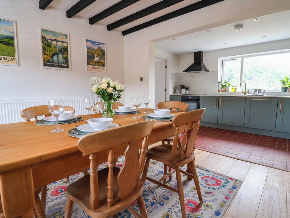 Cottage | Dining