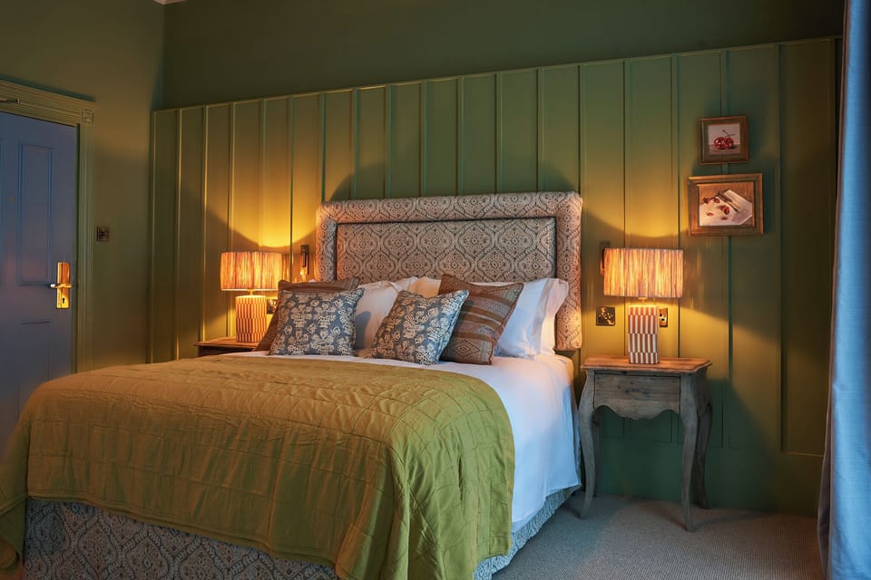 Classic Double Room | In-room safe, iron/ironing board, WiFi (free)