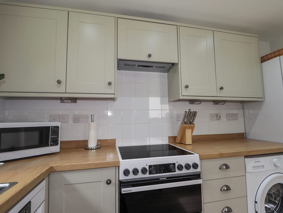 Dishwasher, cookware/dishes/utensils