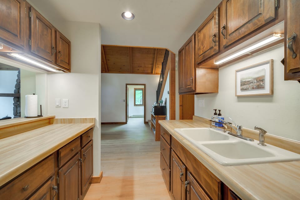 Private Beach on Shell Lake! Luxe Cabin Retreat Cottage in Shell Lake