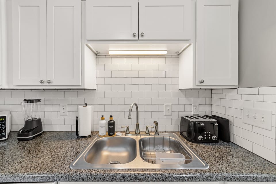 Condo, 2 Queen Beds, Garden View (Millan Enterprises (311 Hawkins Road)) | Private kitchen