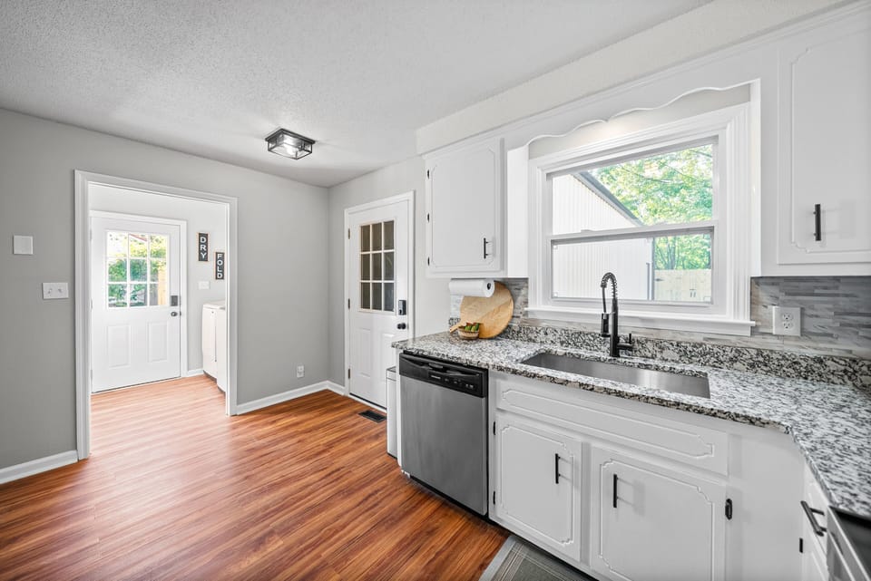 House, Multiple Beds, Garden View (1579 Mary Beth Ln (Joe DeMars)) | Private kitchen