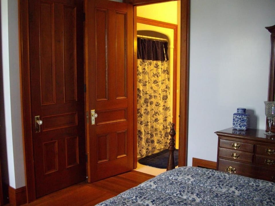 Deluxe Single Room, Garden View | Desk, laptop workspace, WiFi (free)