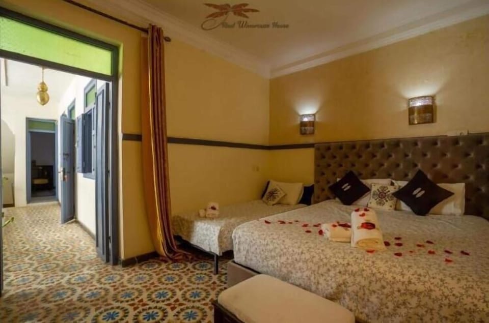 Deluxe Triple Room | Iron/ironing board (on request), WiFi (free)