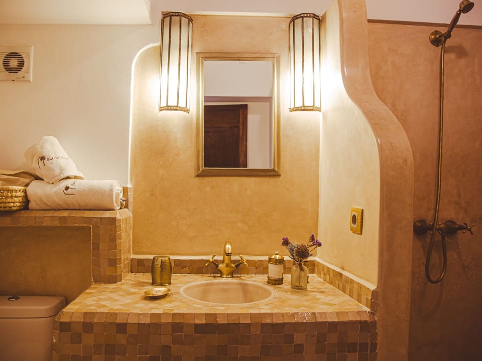 Deluxe Double or Twin Room, Private Bathroom | Bathroom