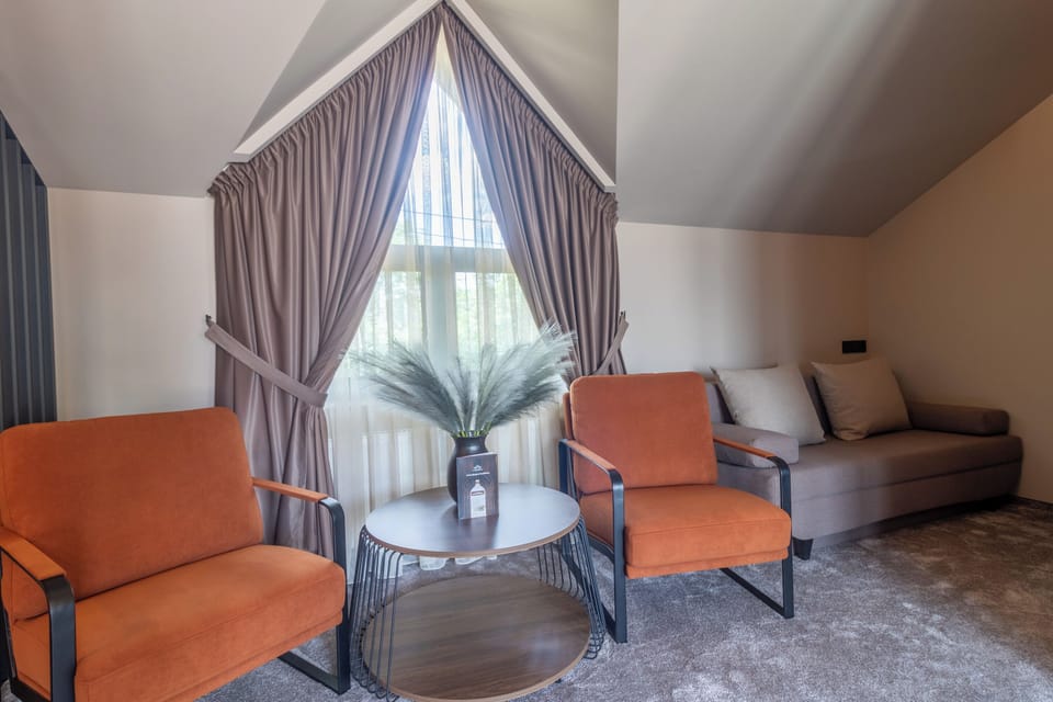 Family Double Room | Minibar, in-room safe, WiFi (free), bed sheets