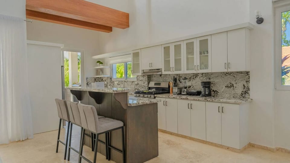 House, 5 Bedrooms, Accessible, Private Pool | Interior