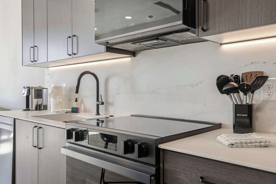 Condo, Multiple Beds, Pool View (634 Cent pky - 1202) | Private kitchen