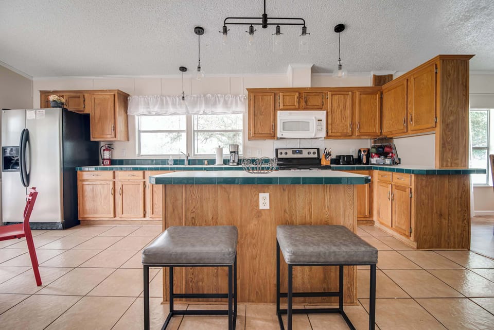 House, Multiple Beds (OAK1841-SweetRetreat) | Private kitchen