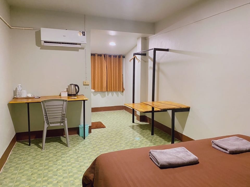 Basic Single Room | WiFi (free), bed sheets