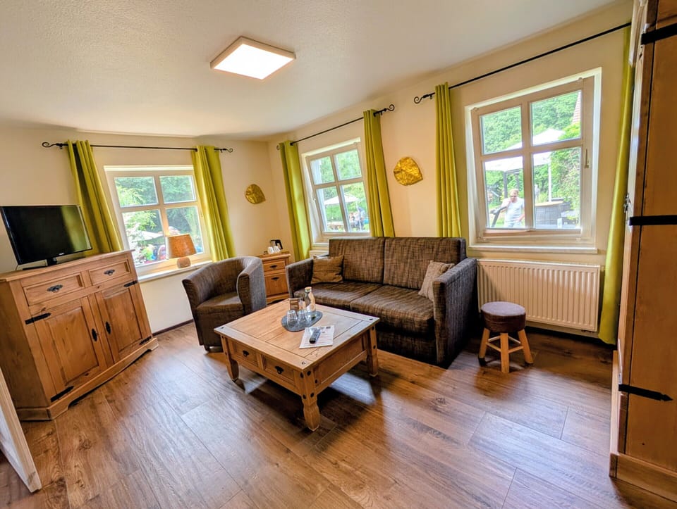 Suite, Private Bathroom, River View | Lounge