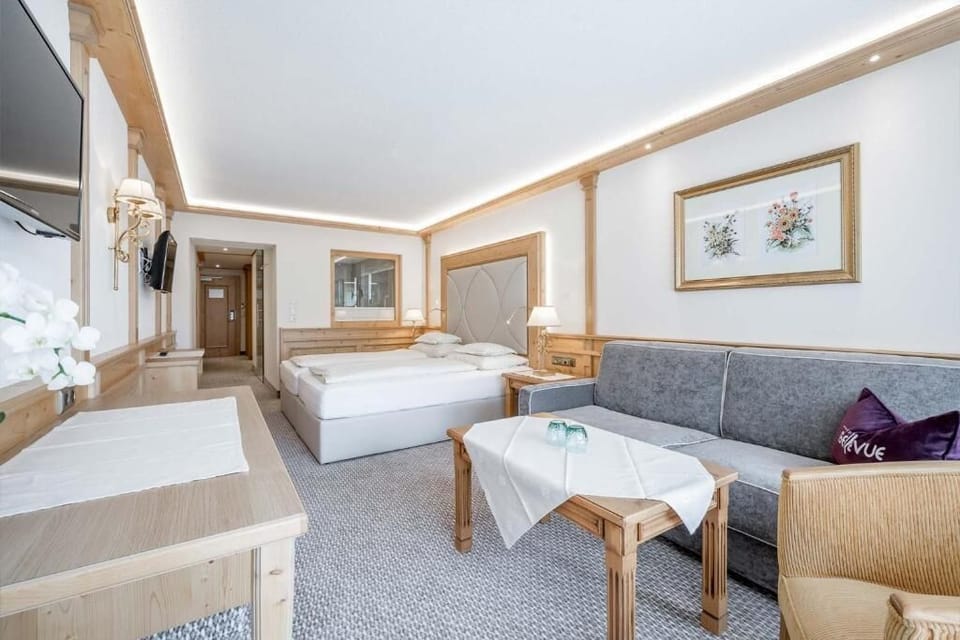 Junior Suite, Balcony, Mountain View | In-room safe, WiFi (free)