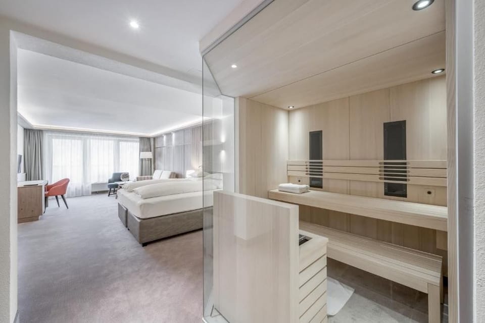 Junior Suite, Sauna, Mountain View | In-room safe, WiFi (free)