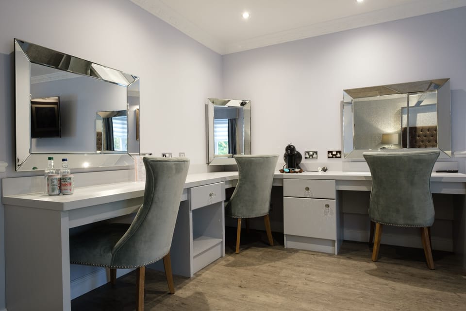 Deluxe Room, 1 Double Bed, Non Smoking (Four Poster Bed, View) | In-room safe, desk, iron/ironing board, free WiFi