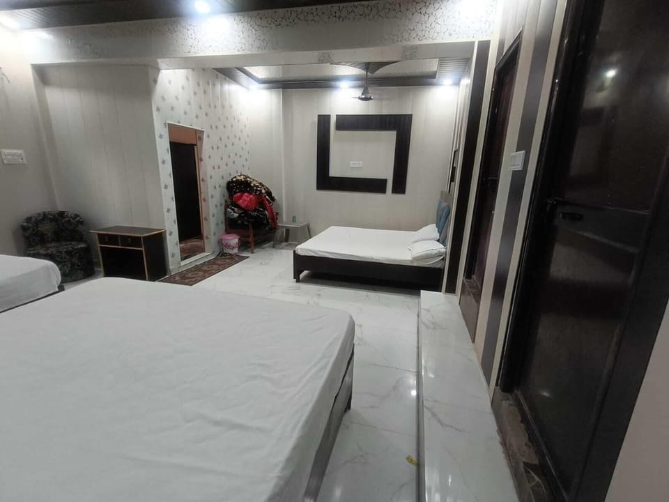Premium Family Room | Hypo-allergenic bedding available, desk, laptop workspace, WiFi (free)