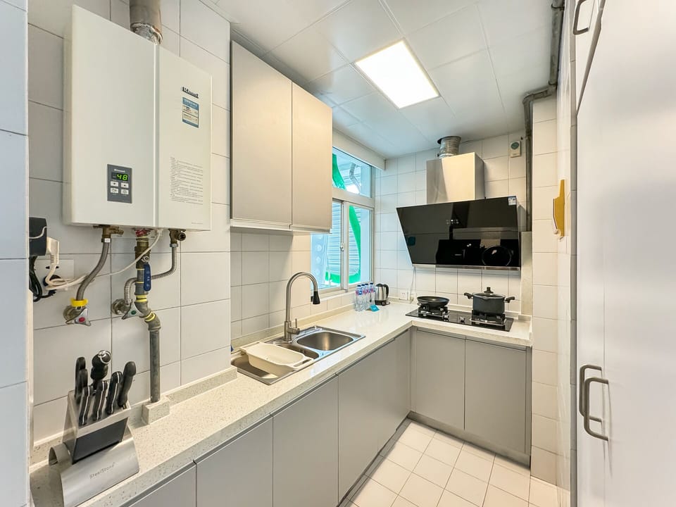 Family Apartment, 2 Bedrooms, Non Smoking, City View | Private kitchen
