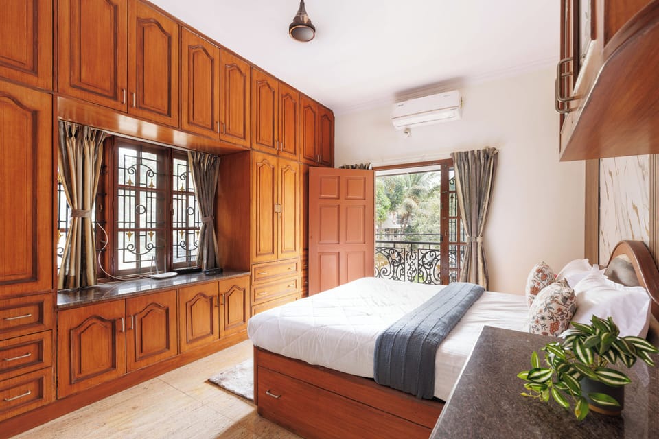 Apartment (1 Bedroom) | 5 bedrooms, laptop workspace, iron/ironing board, bed sheets