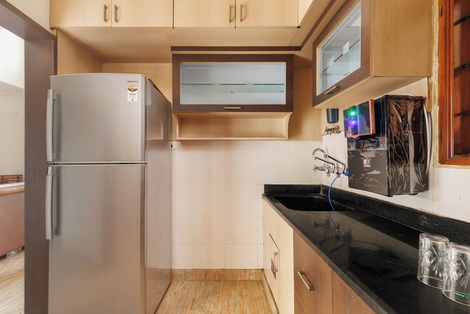 Apartment (1 Bedroom) | Private kitchen | Microwave, blender, cookware/dishes/utensils