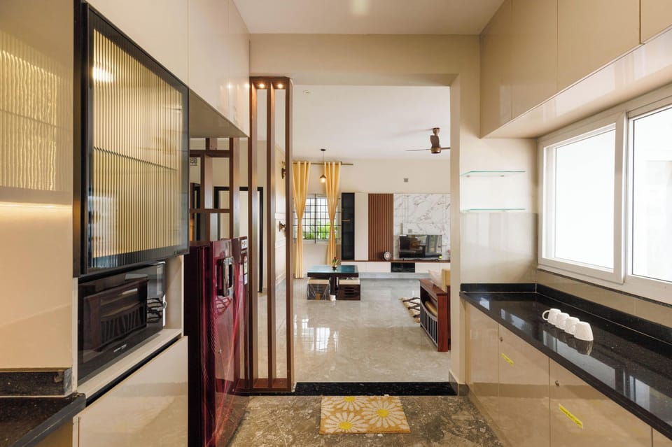 Apartment (1 Bedroom) | Private kitchen | Microwave, cookware/dishes/utensils